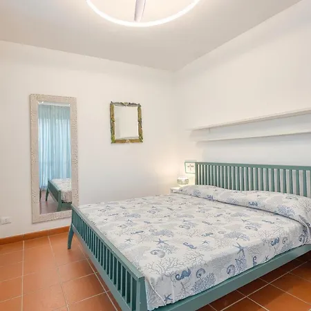 Holiday home Trilocale Sant'anna Vicolo Del Mughetto - Goelba *
